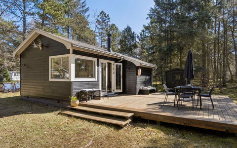 Ermelina - 150M from the Sea: Træ, Hus, Sommerhus, Hjem, Sidespor, Garden Bygninger, Bjælkehytte, Skur, Veranda, Hårdttræ