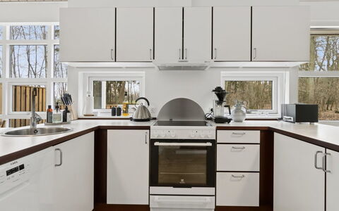 Aarre - 1Km from the Sea: Køkken, Køkken Apparat, Gulvbelægning, Countertop, Indretning, Større Bandage, Cabinetry, Møbel, Komfur, Etage