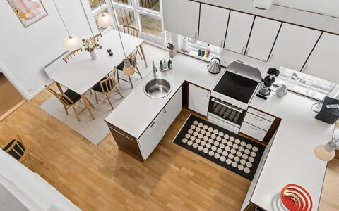 Aarre - 1Km from the Sea: Køkken, Gulvbelægning, Indretning, Træ, Køkken Apparat, Etage, Countertop, Komfur, Møbel, Trægulve