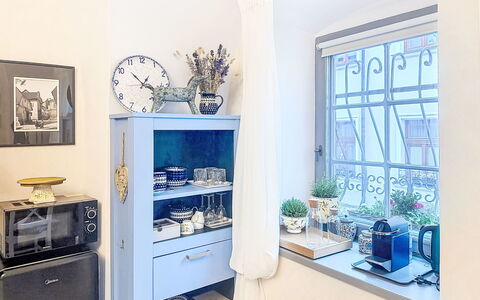 Luxury Suite 244: Blå, Hylde, Reoler, Møbel, Indretning, Belysning, Cabinetry, Hjem, Værelse, Skab