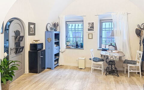 Luxury Suite 244: Møbel, Indretning, Gulvbelægning, Væg, Etage, Loft, Belysning, Stol, Værelse, Hjem