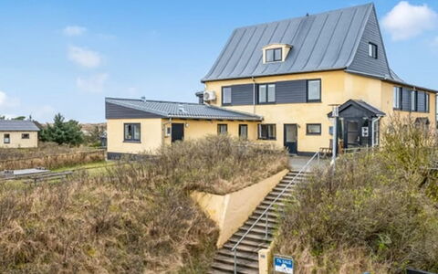Gunhilda - 300M from the Sea: Hus, Tag, Hjem, Sommerhus, Skur, Garden Bygninger, Sidespor, Gård, Bjælkehytte, Hytte