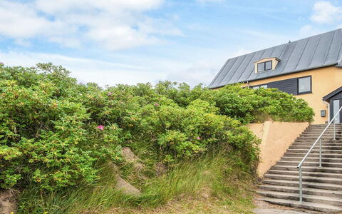 Gunhilda - 300M from the Sea: Hus, Tag, Hjem, Sommerhus, Skur, Garden Bygninger, Sidespor, Gård, Bjælkehytte, Hytte