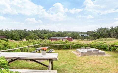 Gunhilda - 300M from the Sea: Hus, Tag, Hjem, Sommerhus, Skur, Garden Bygninger, Sidespor, Gård, Bjælkehytte, Hytte
