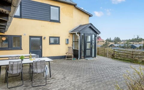 Gunhilda - 300M from the Sea: Hus, Tag, Hjem, Sommerhus, Skur, Garden Bygninger, Sidespor, Gård, Bjælkehytte, Hytte