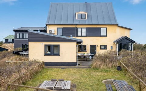 Gunhilda - 300M from the Sea: Hus, Tag, Hjem, Sommerhus, Skur, Garden Bygninger, Sidespor, Gård, Bjælkehytte, Hytte