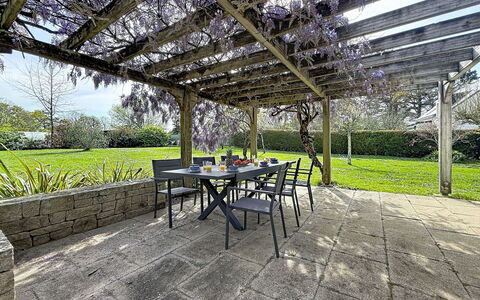 Villa Kerpunce: Skygge, Have, Bunddække, Flise, Udendørs Møbler, Udendørs Struktur, Landscaping, Backyard, Gård, Pergola