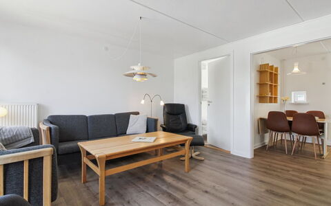 Amlethus - 2.3Km from the Sea: Møbel, Gulvbelægning, Indretning, Etage, Træ, Loft, Trægulve, Couch, Stue, Hjem