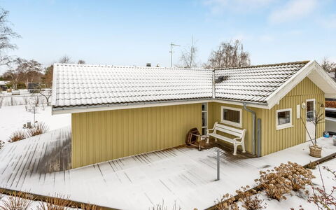 Alexis - 500M from the Sea: Træ, Tag, Hus, Hjem, Sommerhus, Sidespor, Skur, Garden Bygninger, Garage, Gård