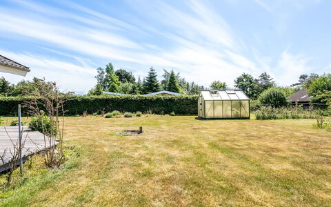Alexis - 500M from the Sea: Land Lot, Have, Lawn, Bunddække, Skygge, Landscaping, Estate, Gård, Backyard, Parkere
