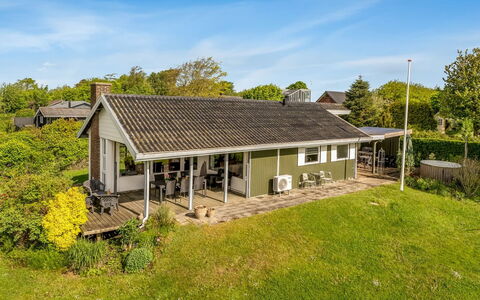 Dimo - 75M to the Fjord: Bygning, Hus, Tag, Hjem, Sommerhus, Landdistrikt, Land Lot, Bunddække, Stuehus, Estate