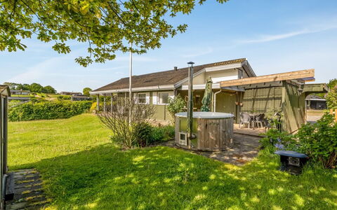 Dimo - 75M to the Fjord: Træ, Sommerhus, Hus, Hjem, Dør, Hårdttræ, Garden Bygninger, Bejdse, Bjælkehytte, Planke