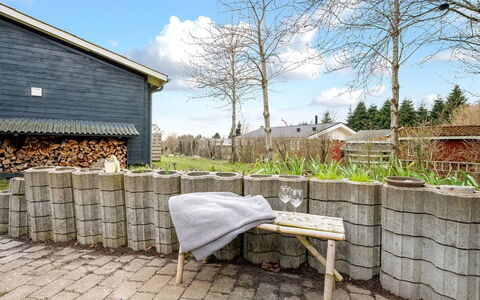 Menke - 300M from the Sea: Have, Stenmur, Backyard, Beton, Landscaping, Hegn, Gård, Udendørs Møbler, Mursten, Home Fencing