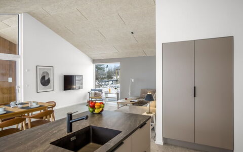 France - 1Km from the Sea: Gulvbelægning, Etage, Indretning, Countertop, Køkken, Loft, Møbel, Værelse, Lysarmatur, Cabinetry