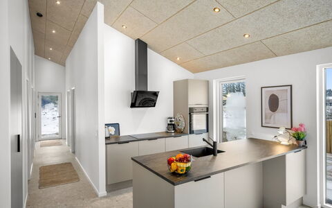 France - 1Km from the Sea: Indretning, Loft, Gulvbelægning, Træ, Køkken, Lysarmatur, Etage, Countertop, Husholdningsapparat, Værelse