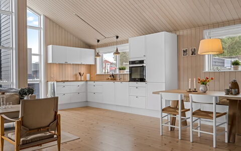 Fridhild - 450M from the Sea: Gulvbelægning, Træ, Indretning, Møbel, Etage, Loft, Køkken, Trægulve, Countertop, Lysarmatur