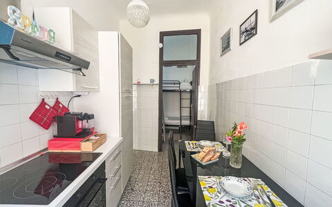 Casa Js: Gulvbelægning, Etage, Indretning, Større Bandage, Køkken, Møbel, Køkken Apparat, Countertop, Værelse, Loft