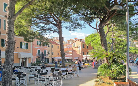 Casa Js: Lejlighed, Udvej, Stol, Skygge, Altan, Køkken & Spisebord, Restaurant, Eco Hotel, Hotel