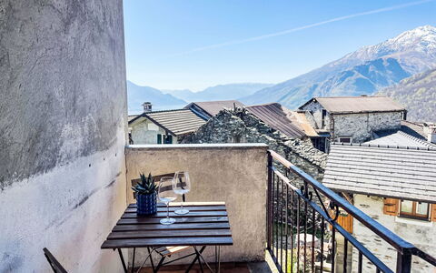 Casa Pradell: Lejlighed, Udvej, Stol, Skygge, Altan, Køkken & Spisebord, Restaurant, Eco Hotel, Hotel