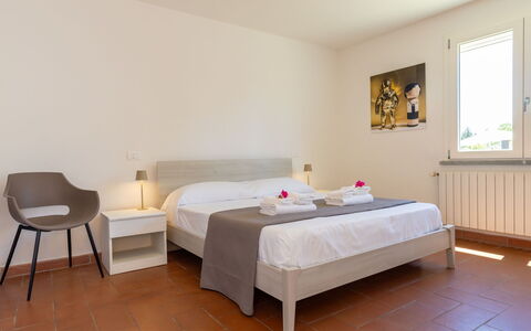 Rose Adriano Home: Etage, Indretning, Gulvbelægning, Seng, Soveværelse, Bed Frame, Loft, Sengetøj, Sengetøj, Bejdse