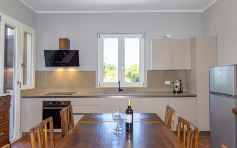 Rose Adriano Home: Møbel, Indretning, Køkken, Gulvbelægning, Cabinetry, Countertop, Køkken Apparat, Træ, Loft, Etage