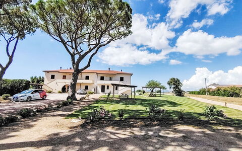 Bibbona 15: Himmel, Estate, Skygge, Villa, Mansion, Hacienda, Stuehus