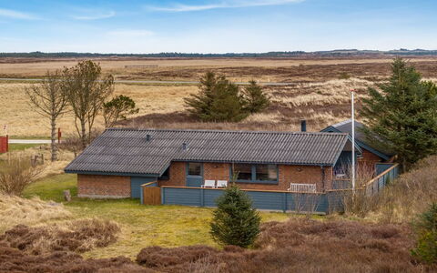 Severina - 900M from the Sea: Træ, Have, Backyard, Land Lot, Hjem, Tag, Skygge, Dæk, Hårdttræ, Gård