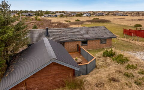 Severina - 900M from the Sea: Træ, Have, Backyard, Land Lot, Hjem, Tag, Skygge, Dæk, Hårdttræ, Gård