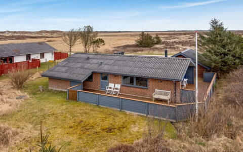 Severina - 900M from the Sea: Træ, Have, Backyard, Land Lot, Hjem, Tag, Skygge, Dæk, Hårdttræ, Gård