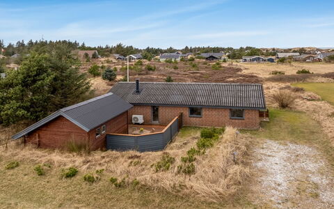Severina - 900M from the Sea: Træ, Have, Backyard, Land Lot, Hjem, Tag, Skygge, Dæk, Hårdttræ, Gård