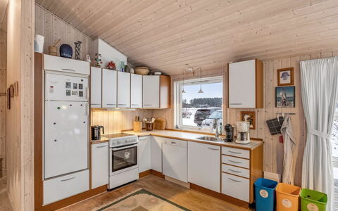 Gebko - 750M from the Sea: Træ, Køkken, Større Bandage, Loft, Køkken Apparat, Countertop, Møbel, Indretning, Værelse, Gulvbelægning