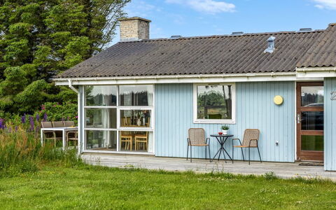 Gebko - 750M from the Sea: Møbel, Træ, Indretning, Gulvbelægning, Etage, Stol, Værelse, Loft, Stue, Lejlighed