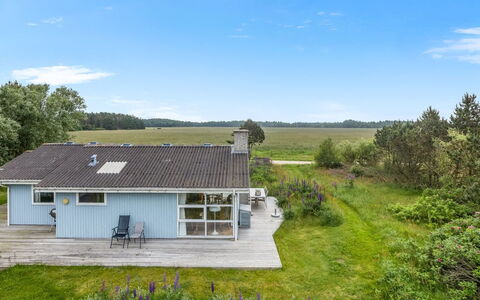 Gebko - 750M from the Sea: Møbel, Træ, Indretning, Gulvbelægning, Etage, Stol, Værelse, Loft, Stue, Lejlighed