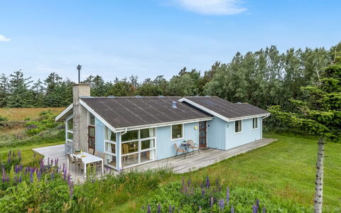 Gebko - 750M from the Sea: Møbel, Træ, Indretning, Gulvbelægning, Etage, Stol, Værelse, Loft, Stue, Lejlighed