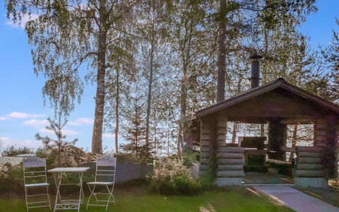 Sinikello: Sommerhus, Have, Skygge, Backyard, Gård, Garden Bygninger, Udendørs Struktur, Landscaping, Bjælkehytte, Udendørs Møbler