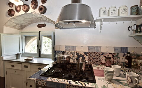 Villa Fontanazza: Indretning, Køkken, Gulvbelægning, Træ, Møbel, Køkken Apparat, Loft, Countertop, Etage, Værelse