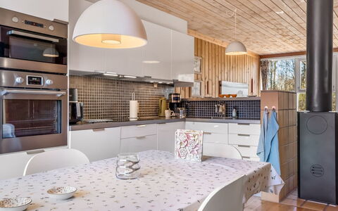 Eivi - 200M from the Sea: Køkken, Indretning, Møbel, Lysarmatur, Gulvbelægning, Countertop, Træ, Loft, Køkken Apparat, Etage