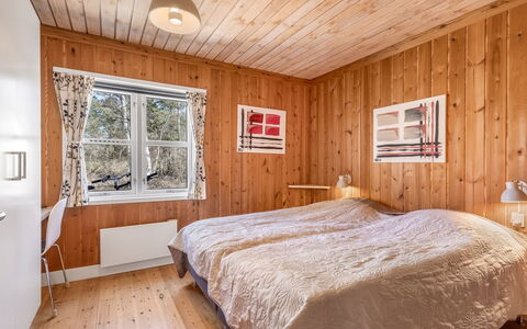 Eivi - 200M from the Sea: Træ, Soveværelse, Seng, Indretning, Etage, Gulvbelægning, Loft, Trægulve, Hjem, Sengetøj