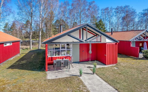 Eivi - 200M from the Sea: Møbel, Træ, Indretning, Gulvbelægning, Etage, Stol, Værelse, Loft, Stue, Lejlighed