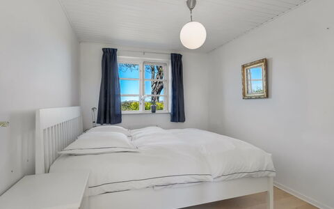 Fausta - 2Km from the Sea: Seng, Soveværelse, Indretning, Loft, Træ, Møbel, Sengetøj, Sengetøj, Etage, Bed Frame