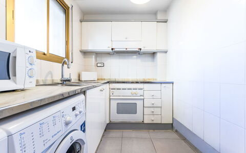 Cambrils Park B: Gulvbelægning, Etage, Større Bandage, Indretning, Loft, Værelse, Lejlighed, Køkken, Cabinetry, Countertop