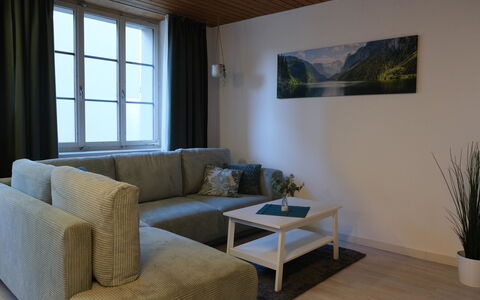 Apartment Goldey: Møbel, Indretning, Gulvbelægning, Couch, Etage, Træ, Lejlighed, Værelse, Stue, Loft