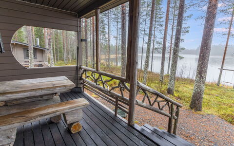 Lystikämän Helmi: Træ, Loft, Trægulve, Hårdttræ, Planke, Dæk, Bejdse, Bjælkehytte, Dagslys, Tømmer