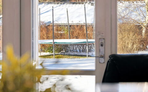 Elenor - 1.3Km from the Sea: Møbel, Udendørs Møbler, Bordservice, Bord, Drinkware, Stol, Udendørs Bord, Mad, Flaske