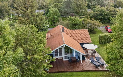 Elenor - 1.3Km from the Sea: Hus, Hjem, Boligområde, Tag, Sommerhus, Estate, Stuehus, Lawn, Landscaping, Have