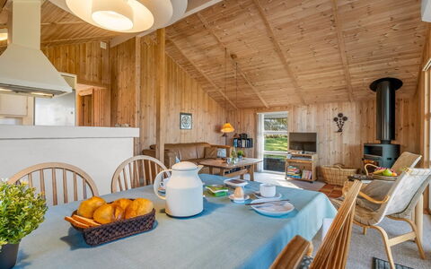 Heika - 6.8Km from the Sea: Møbel, Træ, Indretning, Gulvbelægning, Etage, Stol, Værelse, Loft, Stue, Lejlighed