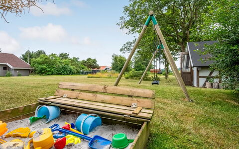 Hava - 250M from the Sea: Legepladsudstyr, Fritid, Legetøjsrutsjebane, Fritid, Legeplads, Chute, Have, Backyard, Parkere