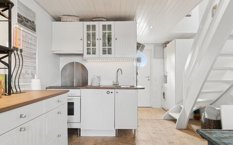 Ljubinka - 5M from the Sea: Gulvbelægning, Væg, Etage, Træ, Indretning, Trægulve, Køkken, Loft, Cabinetry, Countertop
