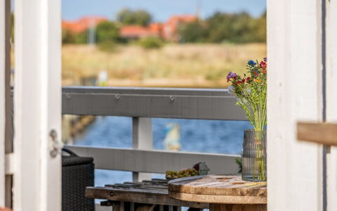 Ljubinka - 5M from the Sea: Træ, Udendørs Møbler, Stol, Hårdttræ, Skygge, Altan, Bejdse, Udendørs Bord, Eco Hotel, Dæk