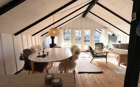 Petkana - 4Km from the Sea: Træ, Loft, Indretning, Møbel, Gulvbelægning, Etage, Belysning, Lysarmatur, Hjem, Trægulve